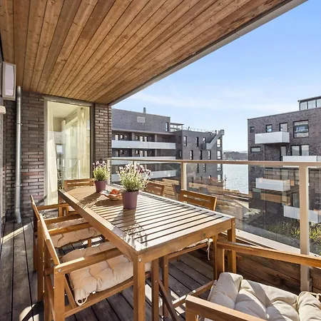 Apartmán Luxury 3-bedroom Flat With Seaview In