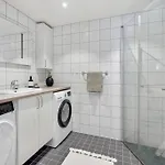 Luxury 3-bedroom Flat With Seaview In